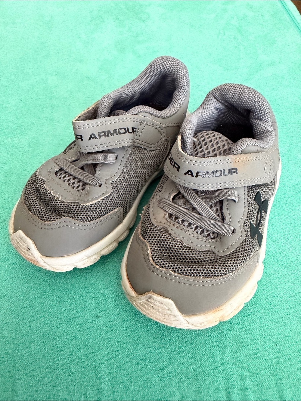 Under Armour Kids Gray Lightweight Sneaker with Hook-and-Loop Strap